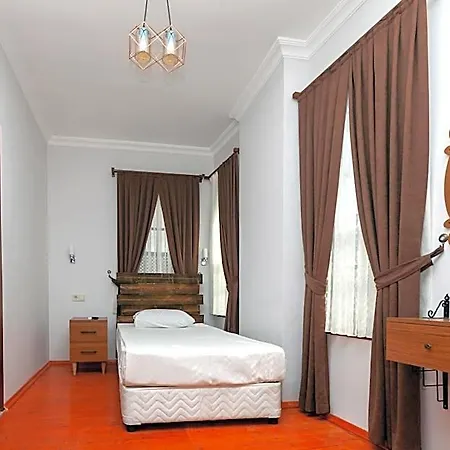 Pera Boutique Hotel 2*